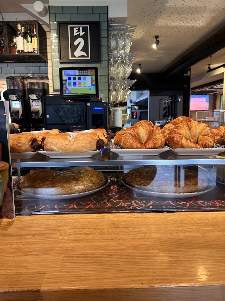 Restaurante El 2 — Comida y bebida