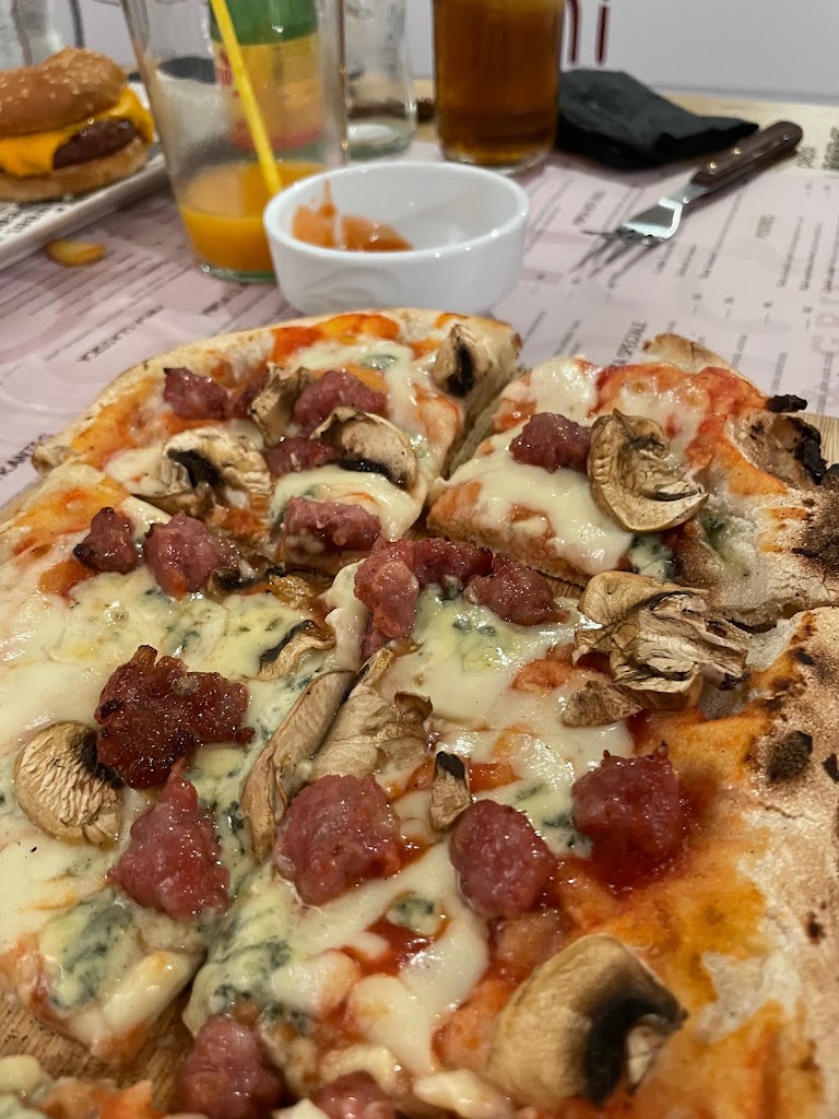 Bar Mima American food — Comida y bebida
