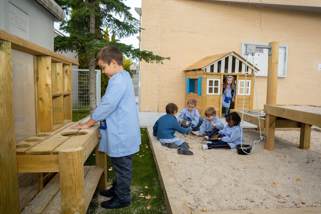Colegio Nobelis — Comunidad