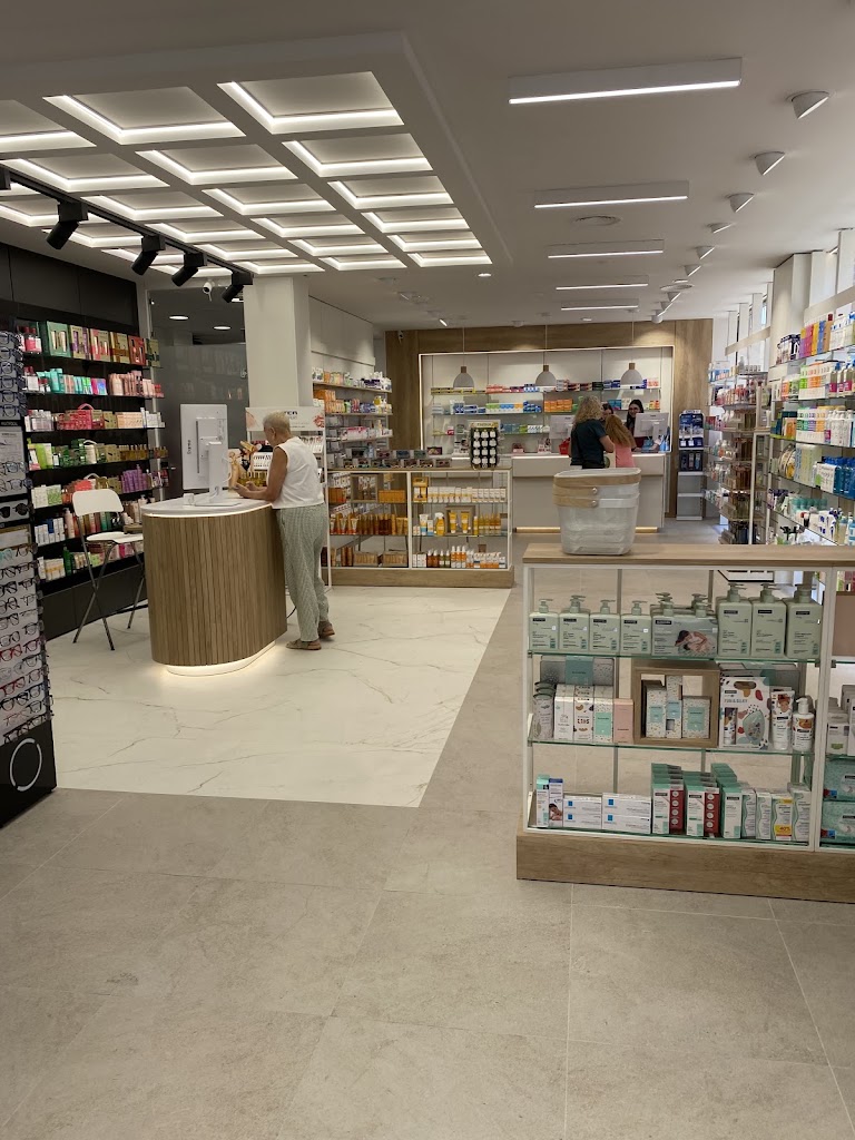 Farmacia Sant Joan (Gemma Pla) — Del propietario