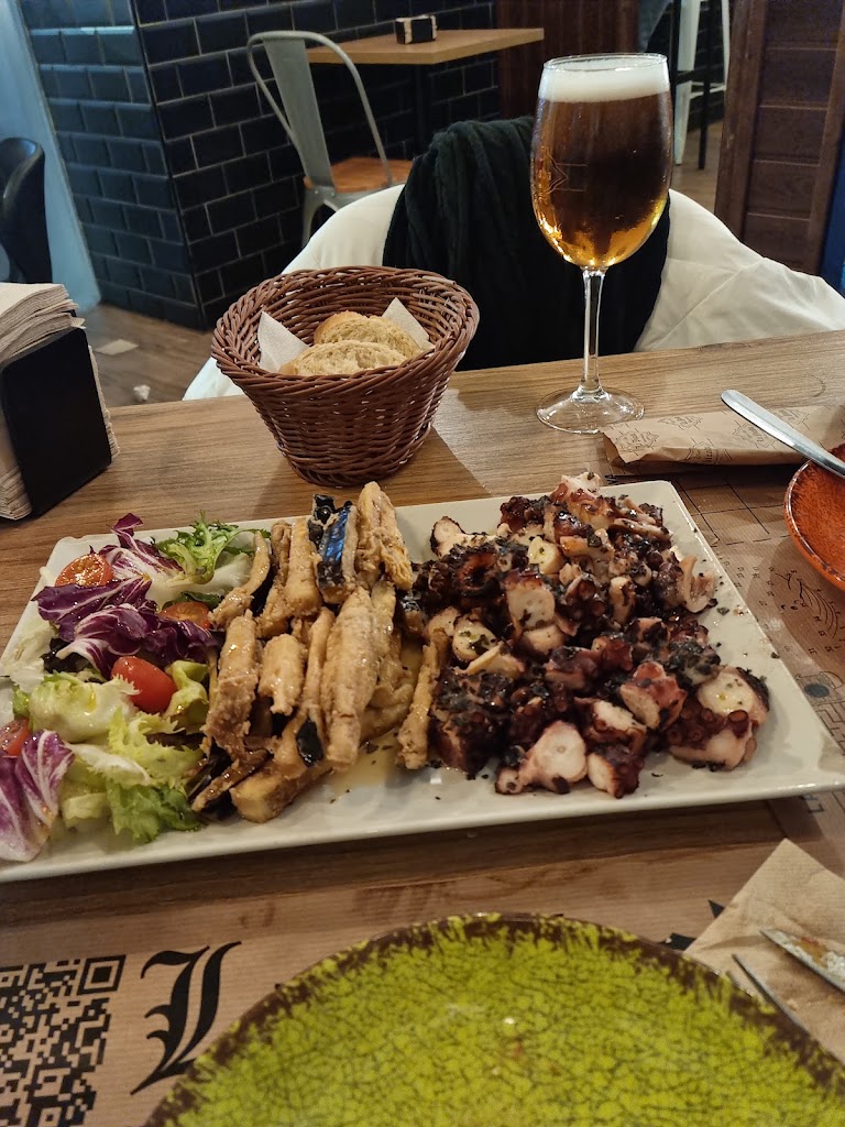 Restaurante La Picada — Comida y bebida
