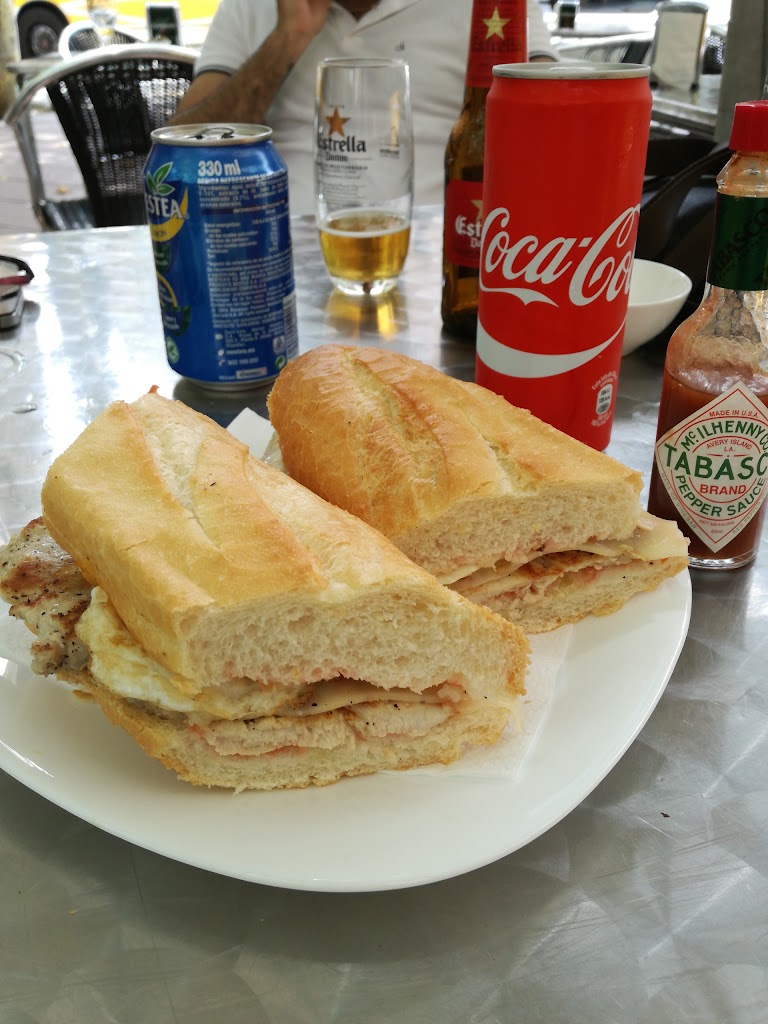 Bar Olimaja II — Comida y bebida