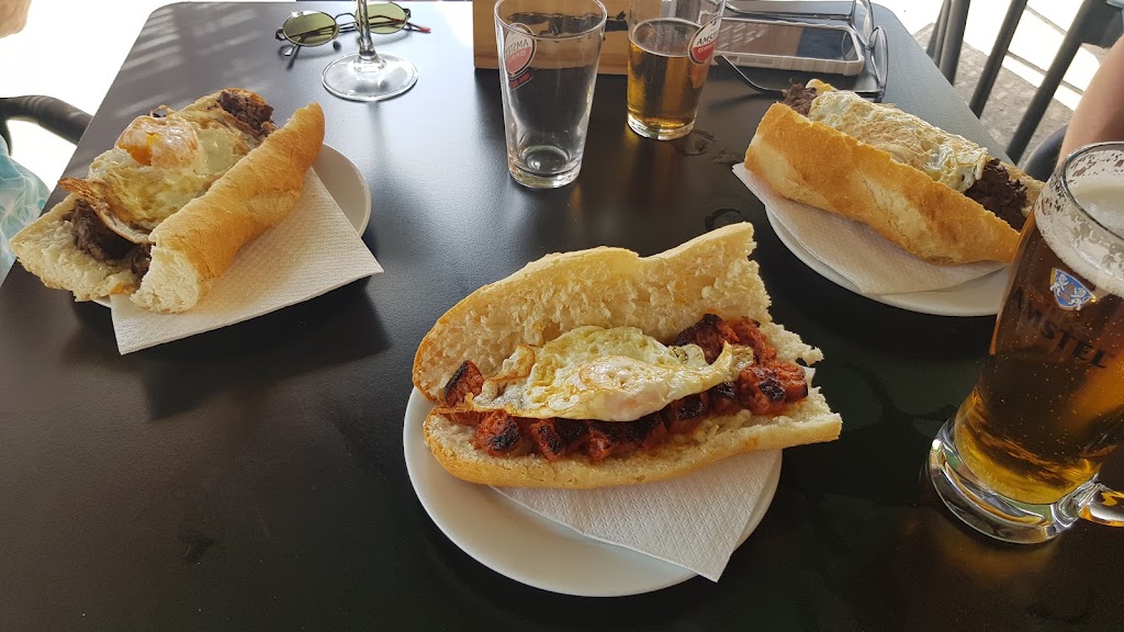 Bar Carolina — Comida y bebida