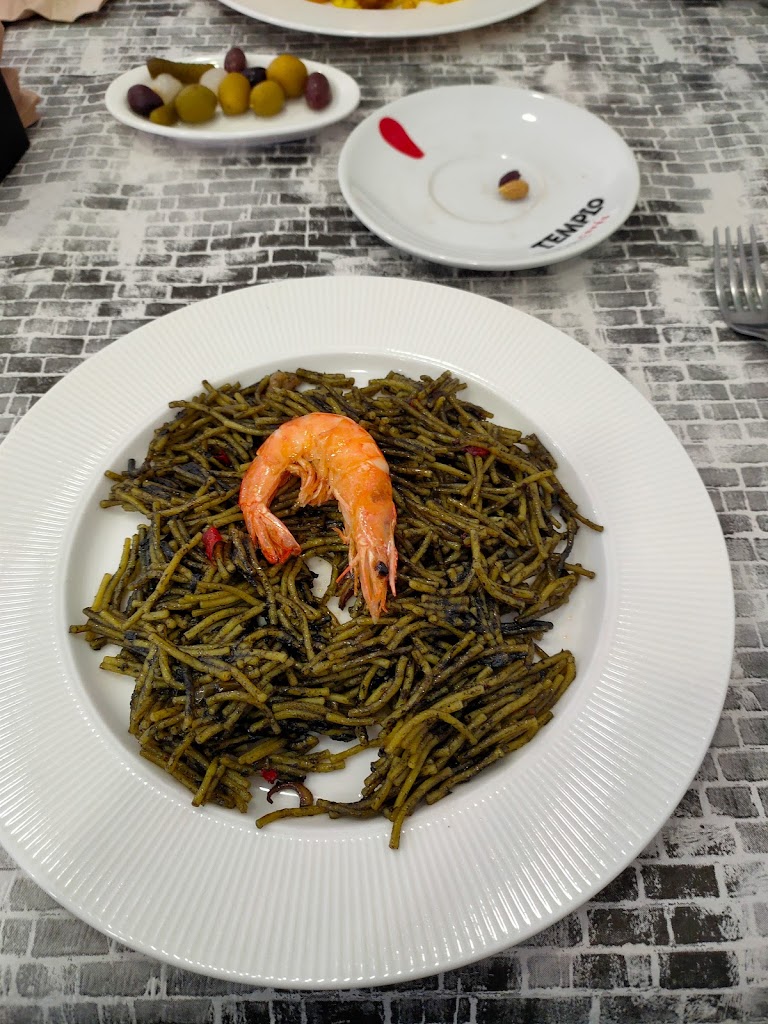 Bar - Restaurante Camarena — Comida y bebida