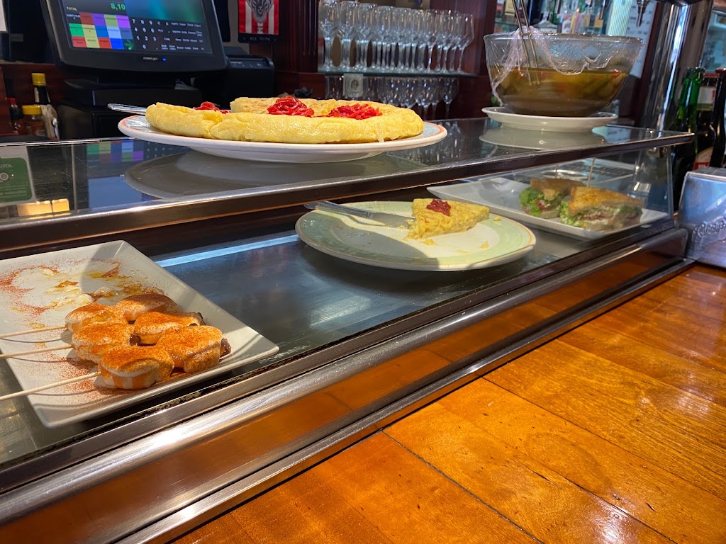 Bar Roma cafeteria — Comida y bebida