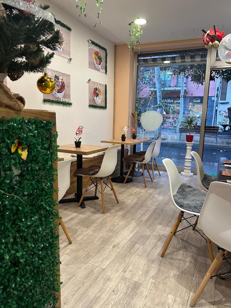 Maiki Poke L'Hospitalet — Ambiente
