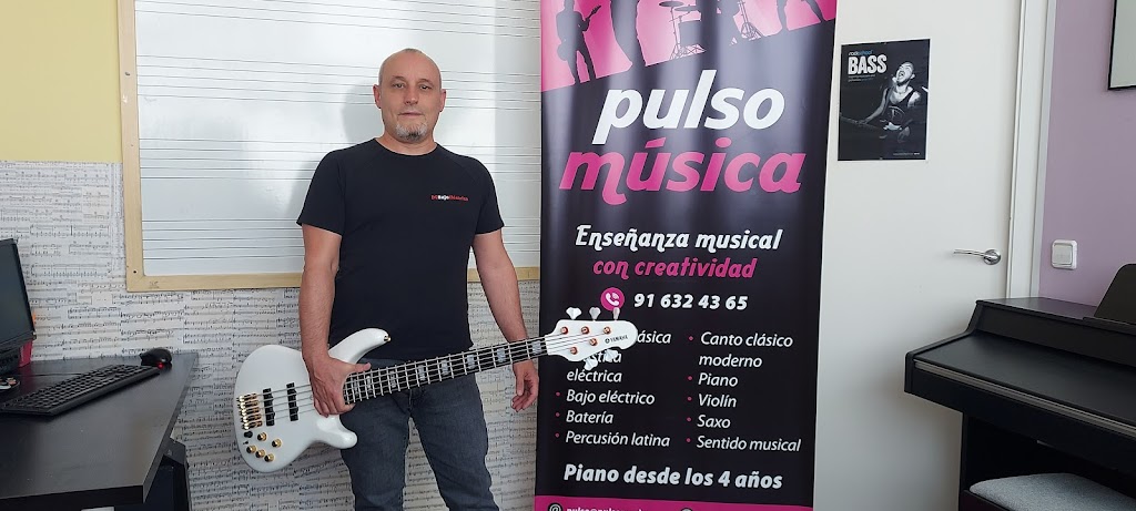 Profesor de Bajo | Debajoelectrico | Ernesto Martin