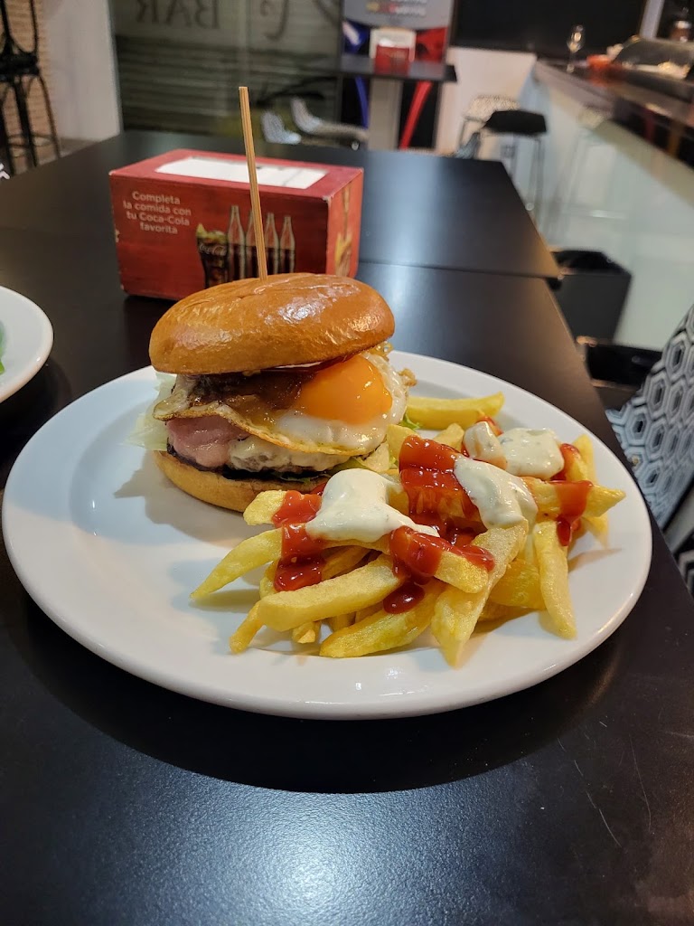 Bar Cafeteria Rodax — Comida y bebida