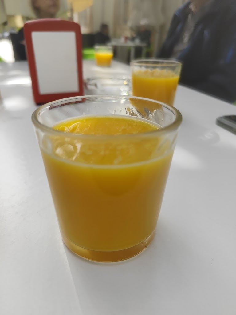 Marro Cafe — Comida y bebida
