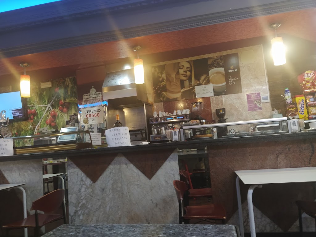 Cafe-Bar Puerta del Sol Loterias y apuestas del Estado — Ambiente