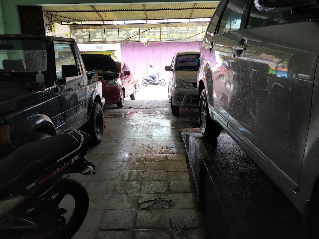 Toekang poles autodetailing