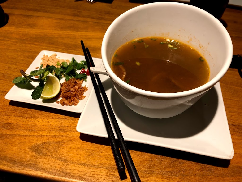 Hanoi Restaurante — Comida y bebida