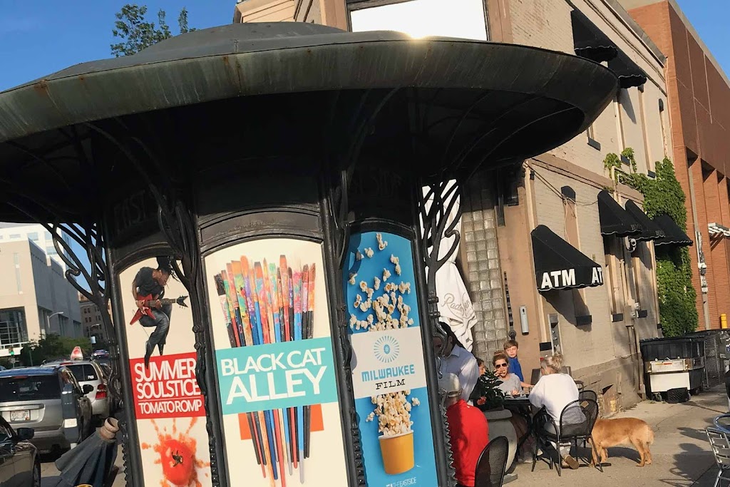  Hooligan's Super Bar