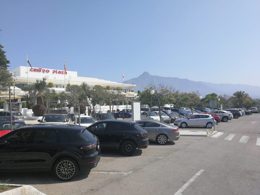 Fronton Plaza Parking