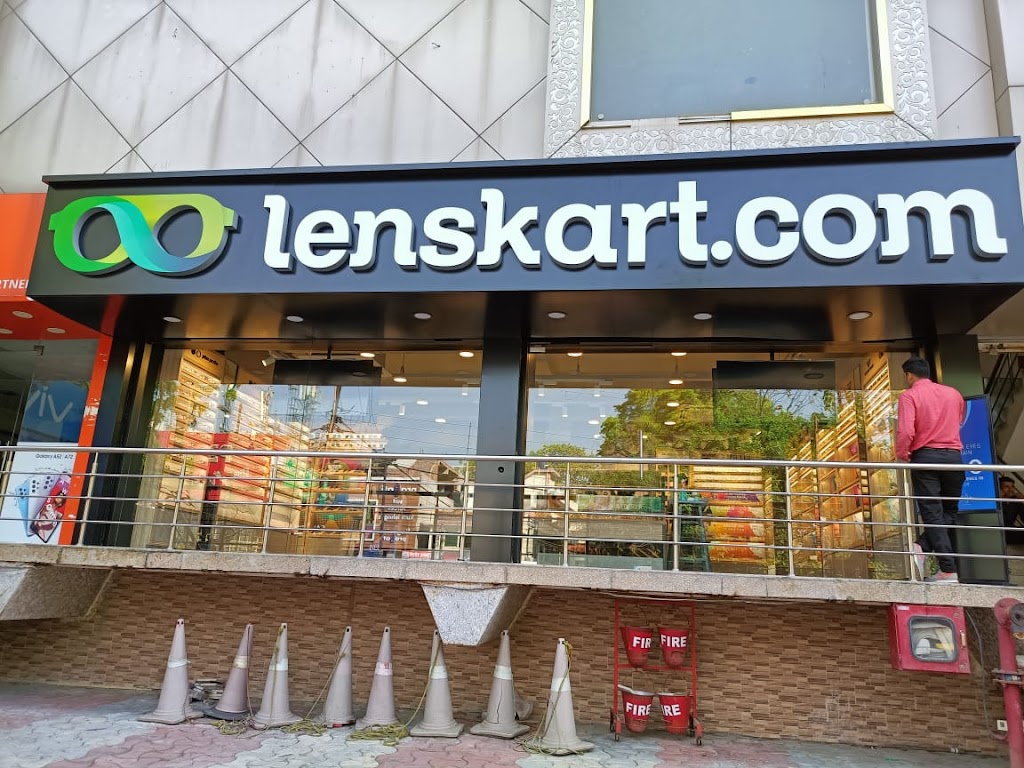 Lenskart Com At Gol Market Lucknow