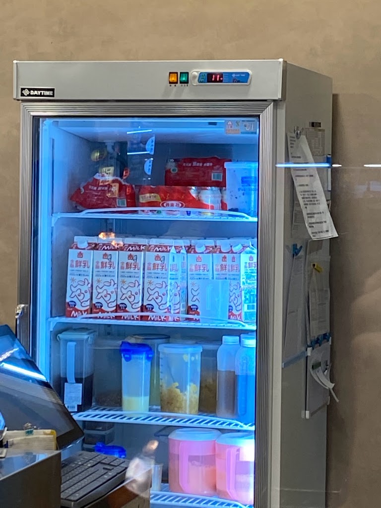 烏弄原生茶飲 鹽埕七賢店 的照片