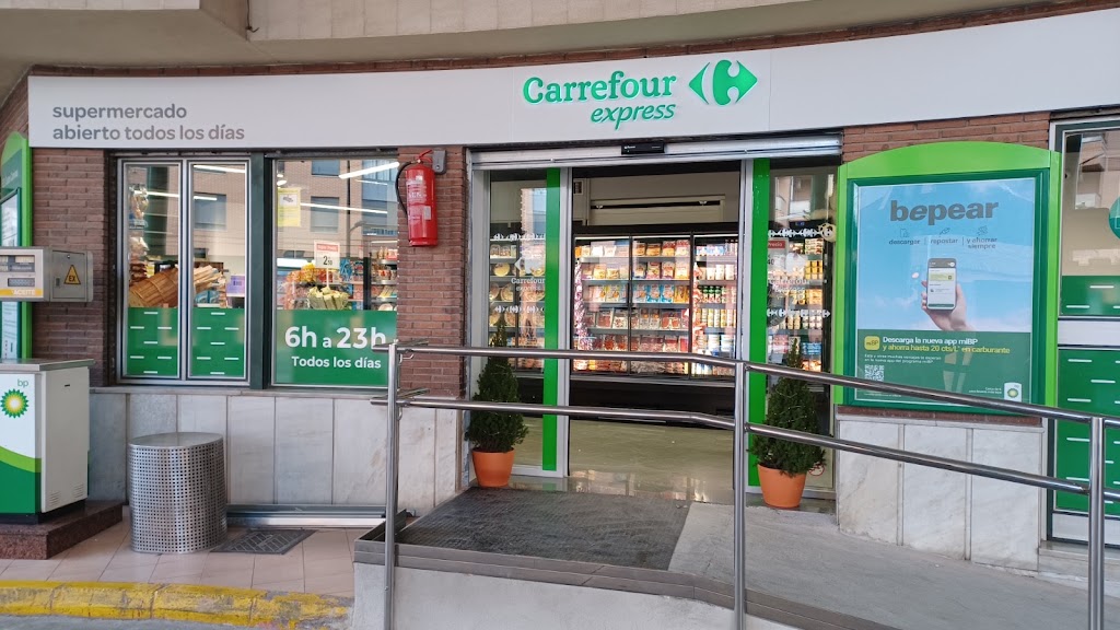 BP Cuatro caminos — Exterior