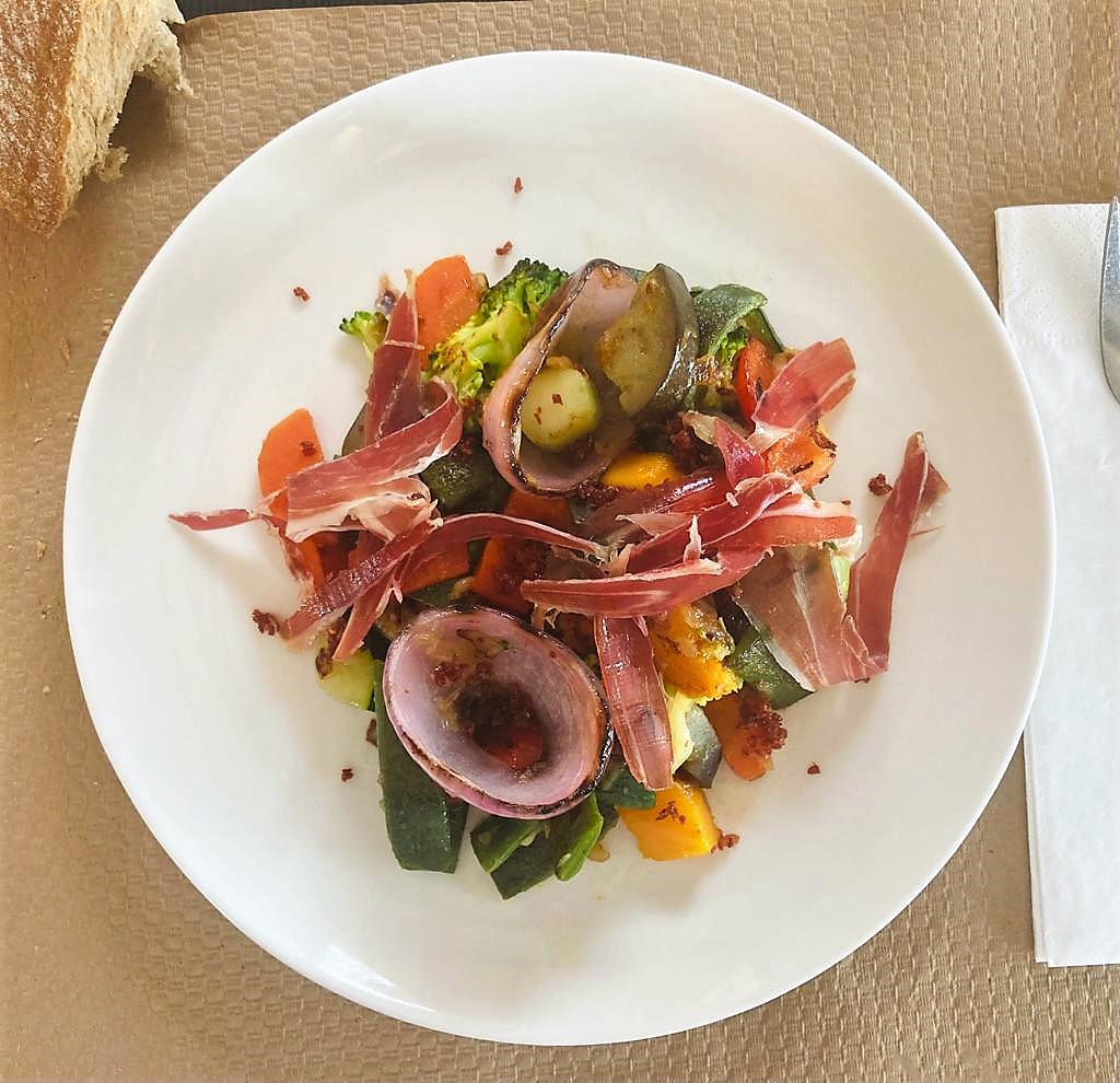 Casa Perucho — Comida y bebida