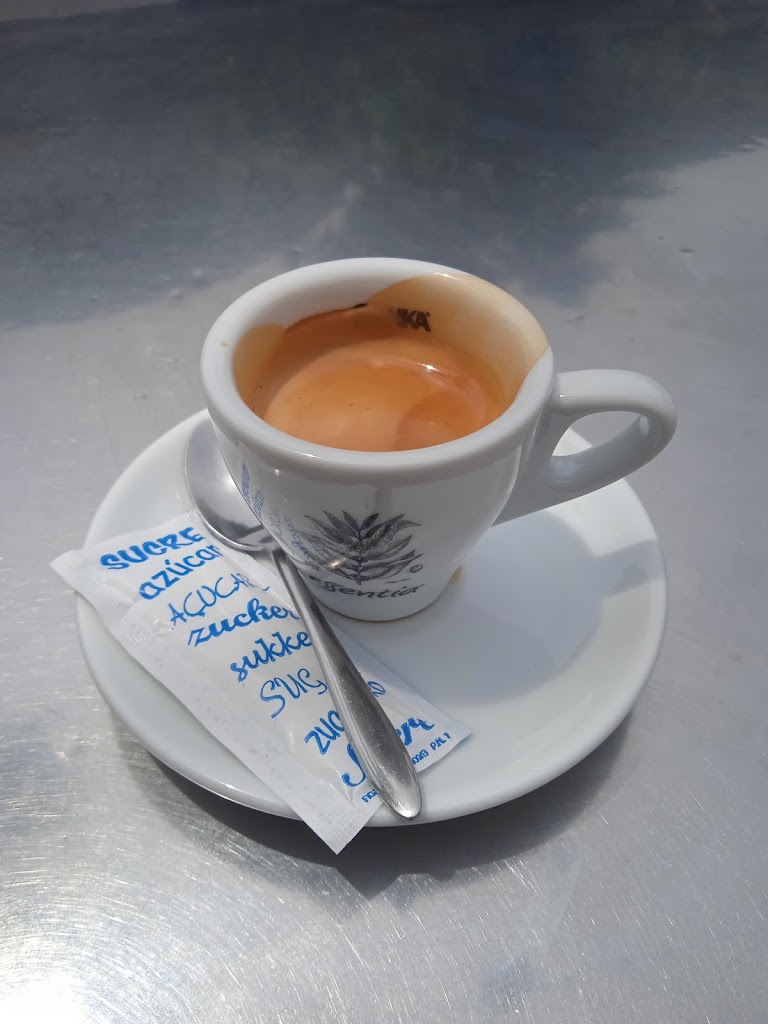 Bar Cisne — Comida y bebida