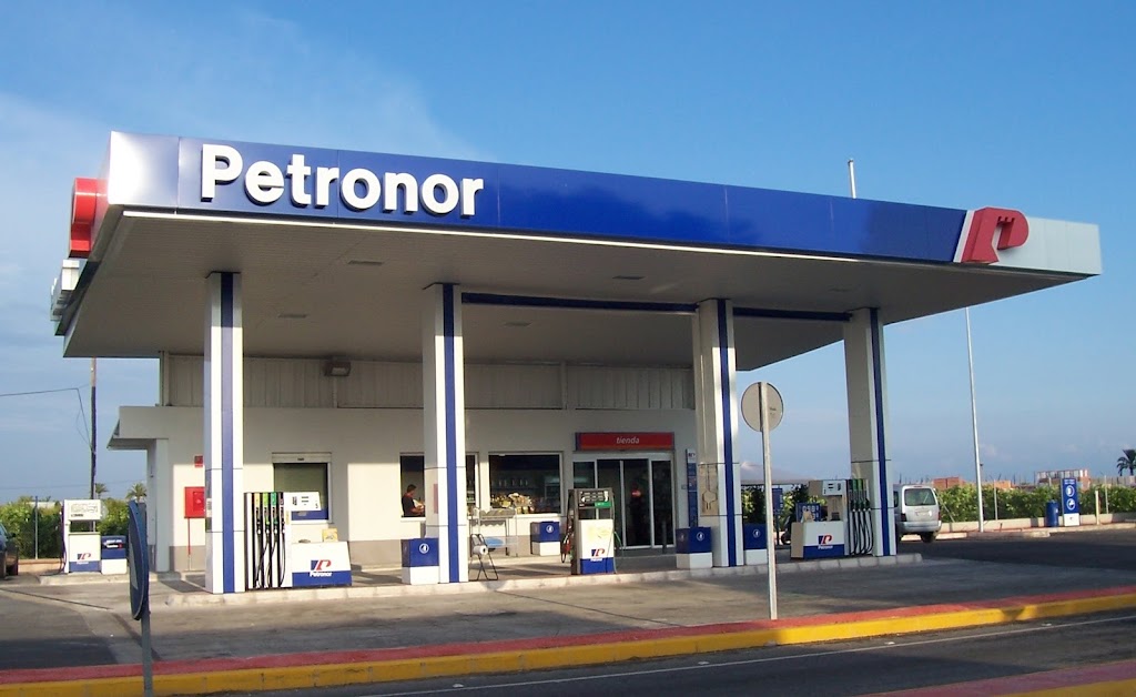 Gasolinera La Hoya - REPSOL — Exterior