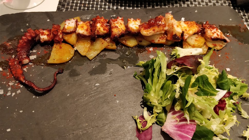 Glass Grill Urbano — Comida y bebida