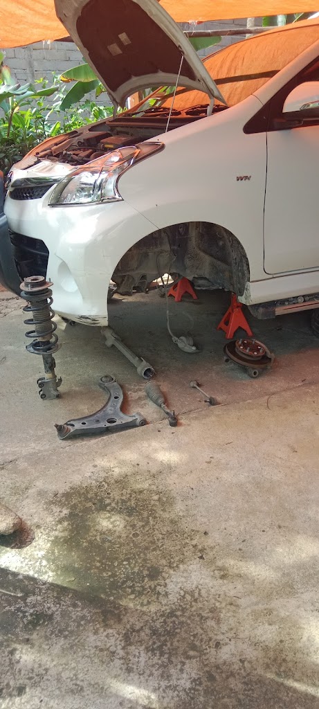Specialist kaki-kaki mobil