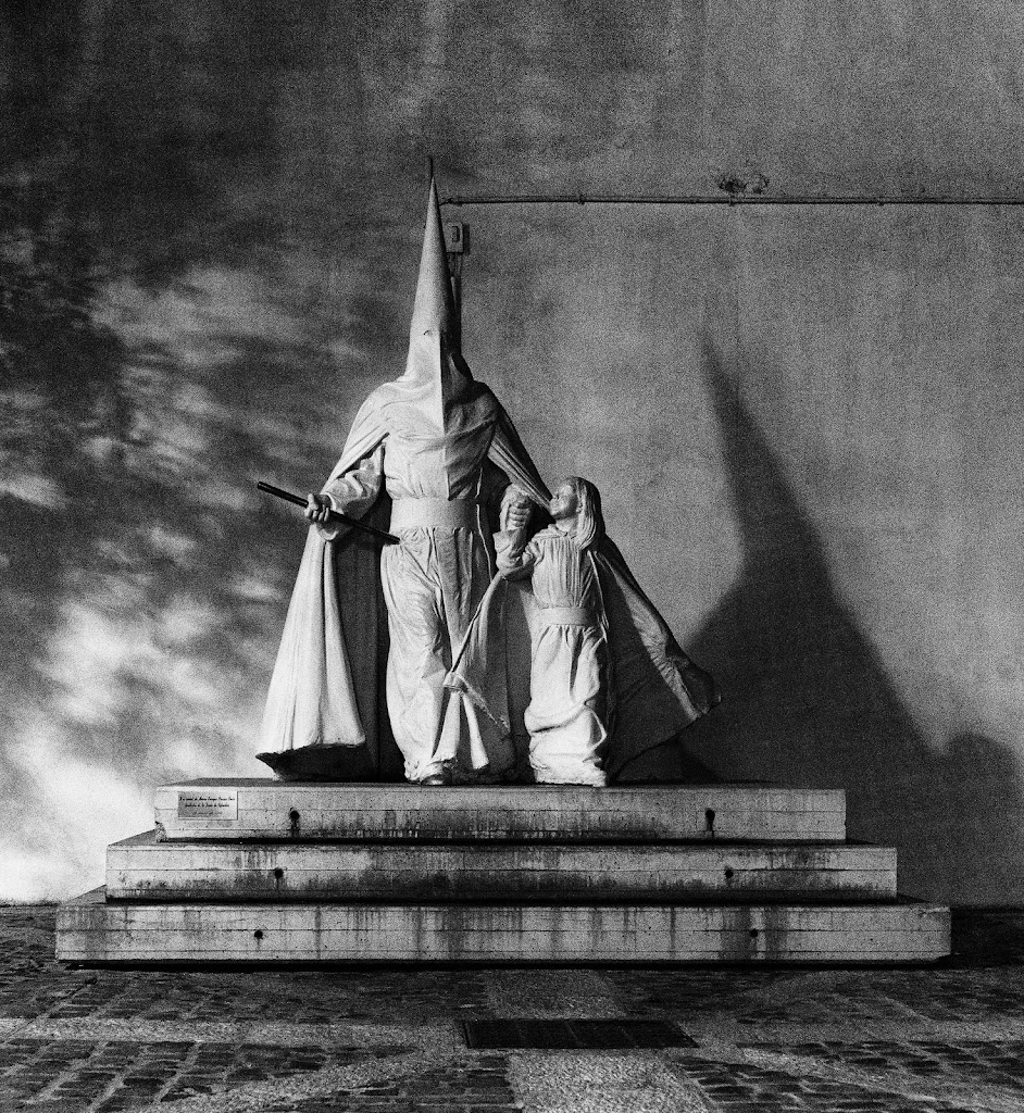 Monument a les cofradies