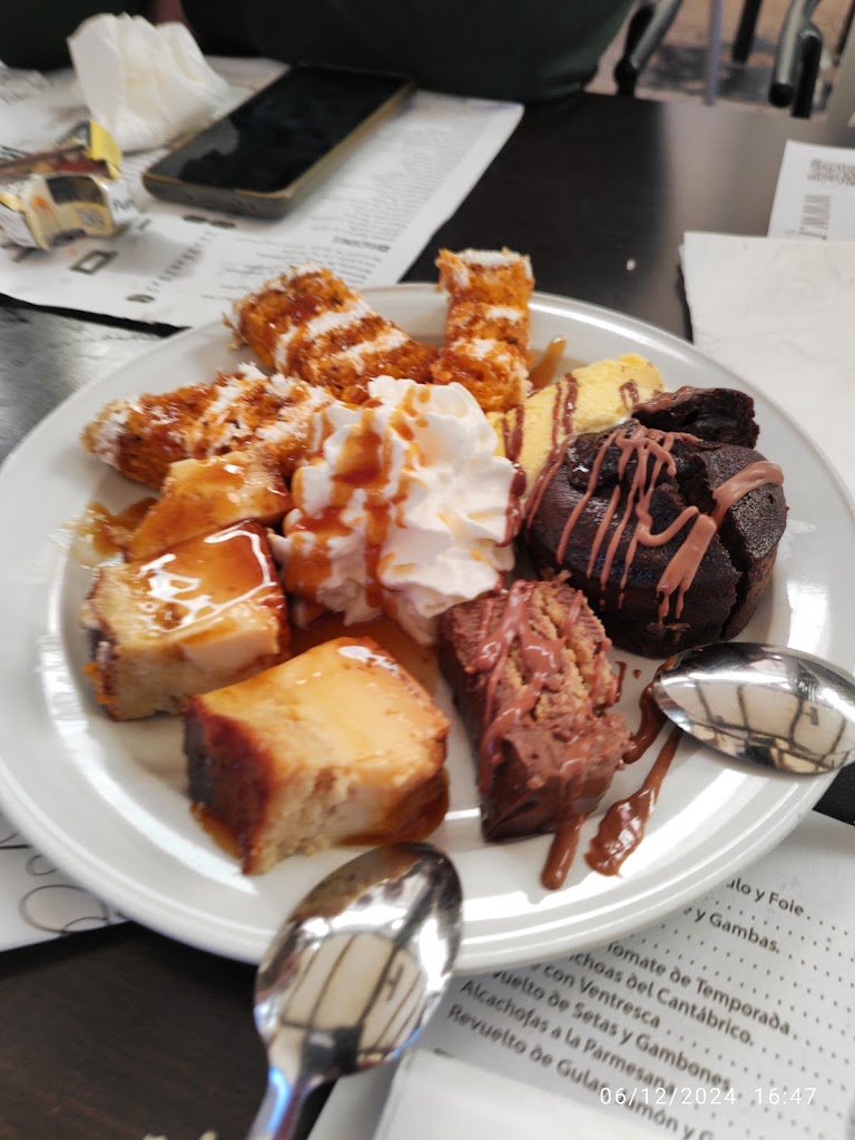 RESTAURANTE LABIOS PLAZA — Comida y bebida