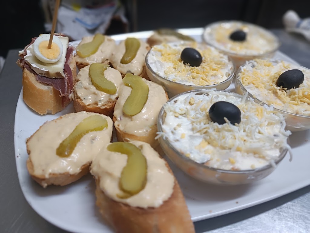 QueBueno.es - Bar / Restaurante en avenida Aragon, Alcaniz — Comida y bebida