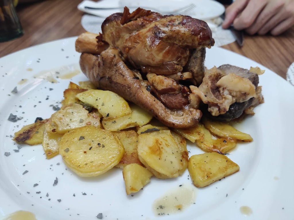 Meson Hidalgo — Comida y bebida