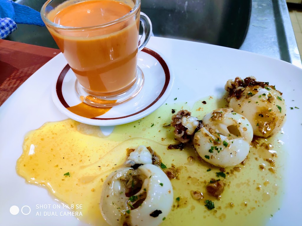 Bar restaurante Saloi — Comida y bebida
