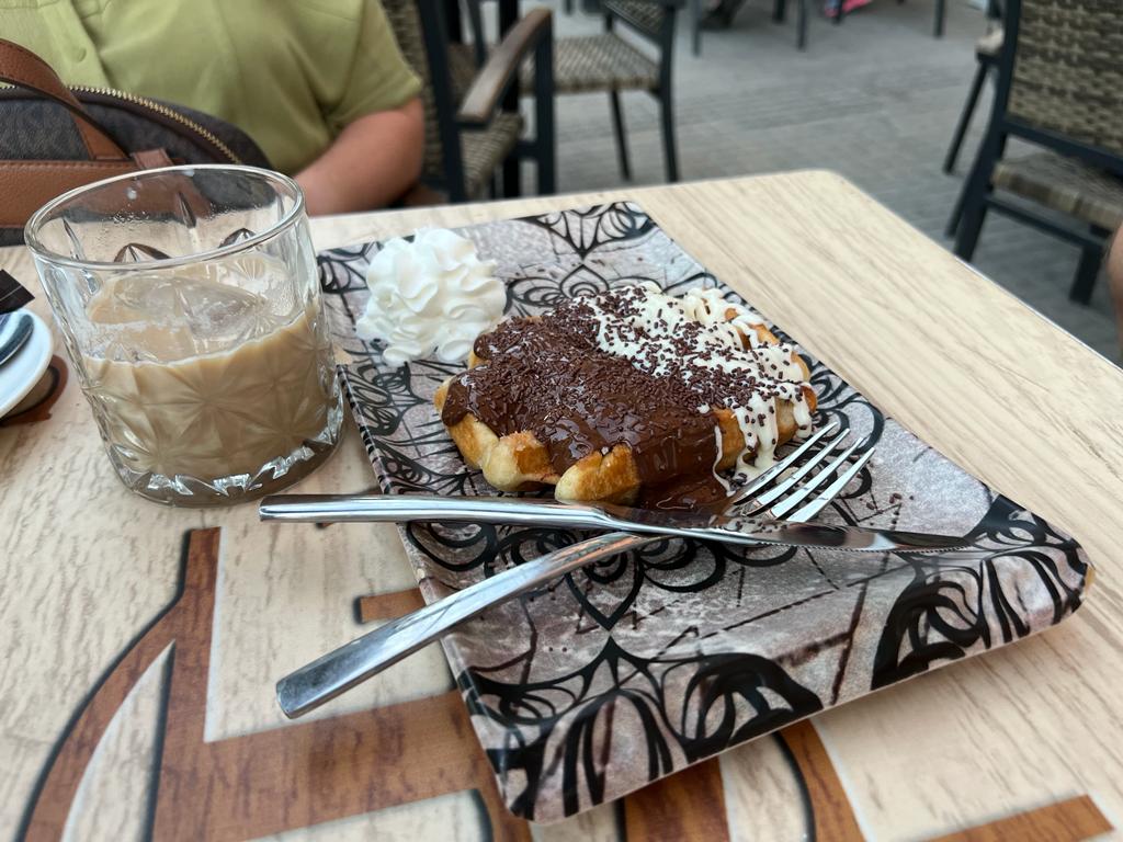 Scarlatta Bar — Cafe