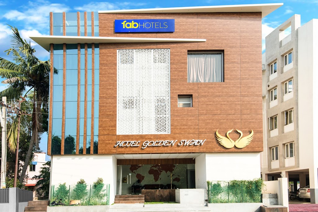 Fabhotel Golden Swan