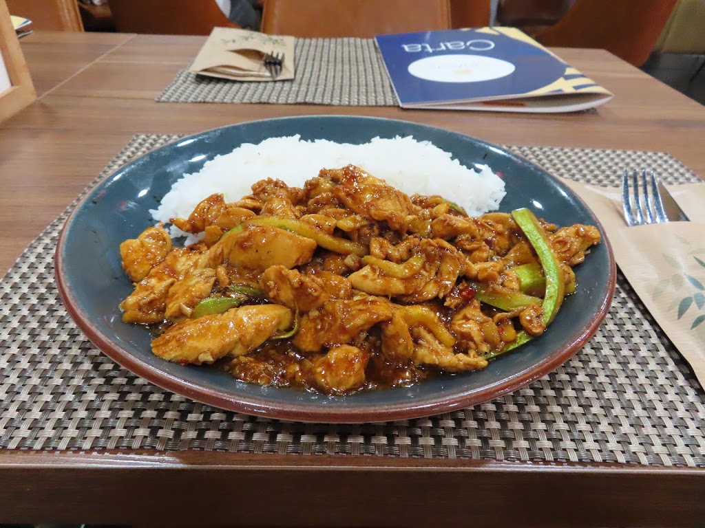 Ohasis Gastrobar Vecindario — Comida y bebida