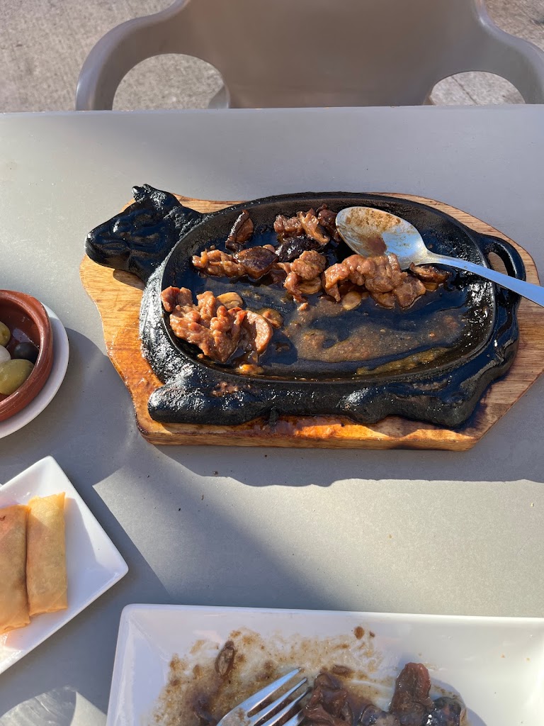 Anda Que No Quinto Y Tapa — Comida y bebida