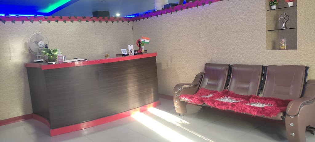 M F Unisex Spa Salon