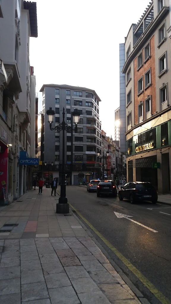 Yurmuvi Oviedo - Escape Room