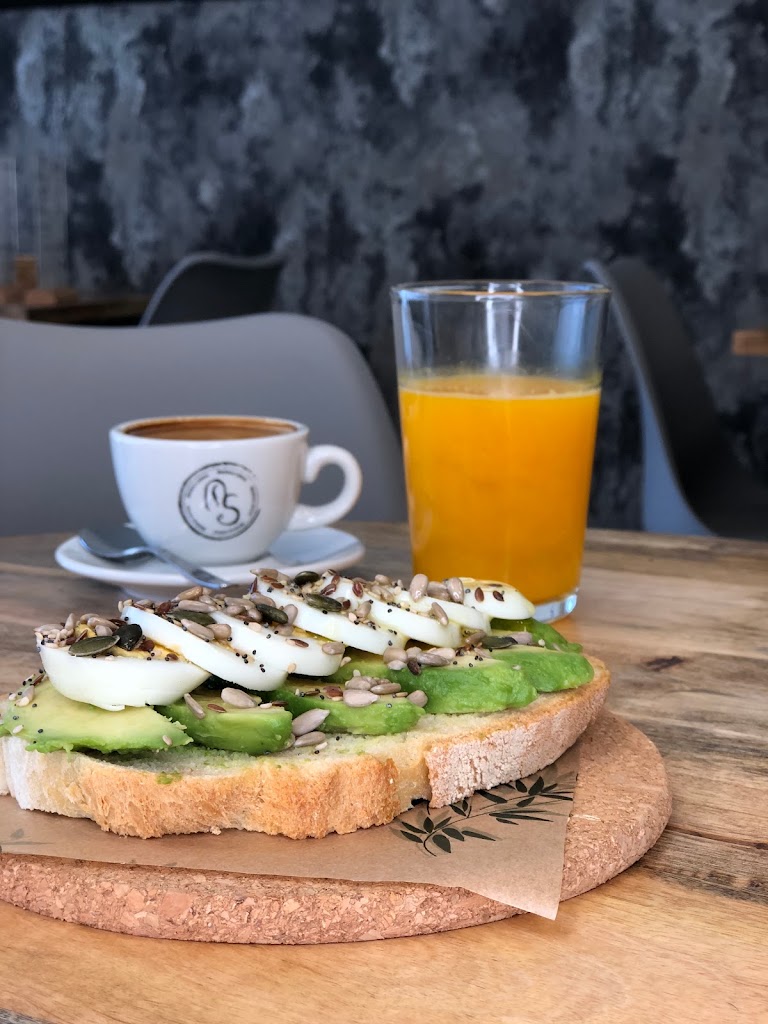 Simply Cafe Bcn — Comida y bebida