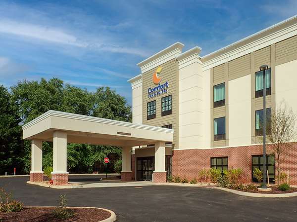 Comfort Inn & Suites - Hotel in Charlottesville , United States of America