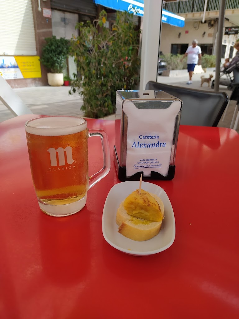 Cafeteria Alexandra — Comida y bebida