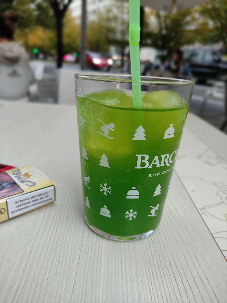CAFETERIA PIO XII — Comida y bebida