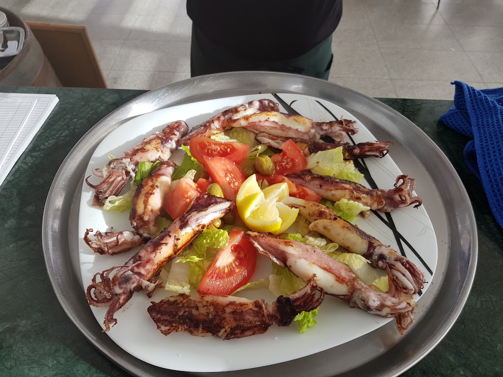 La Plaza CAFE-BAR. — Comida y bebida