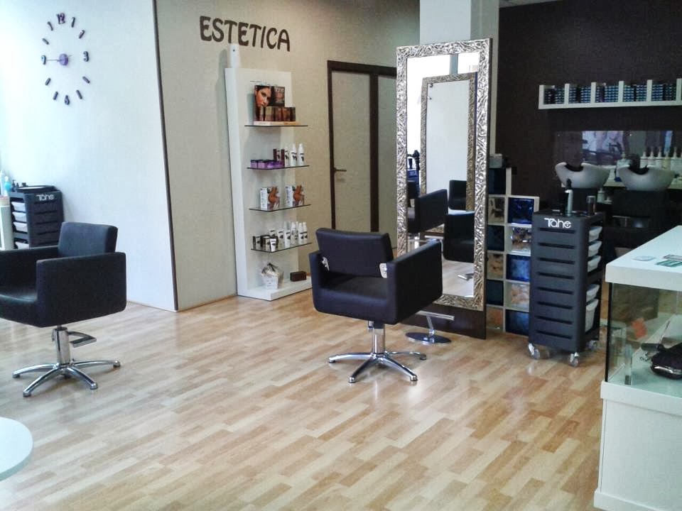 Peluqueria y Estetica Entrepelos Gava — Interior