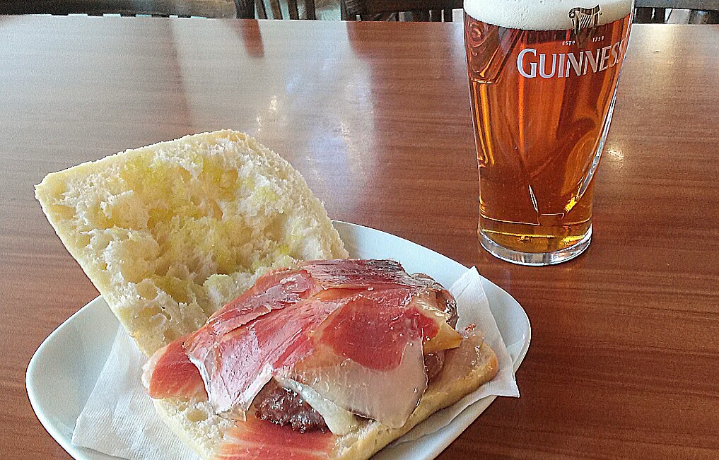 La Taverneta — Comida y bebida