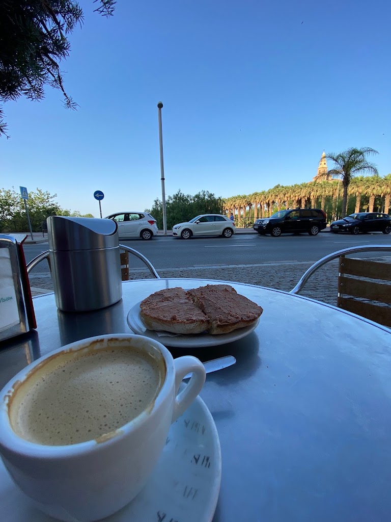 Cafe Bar Nuevo Rex — Comida y bebida