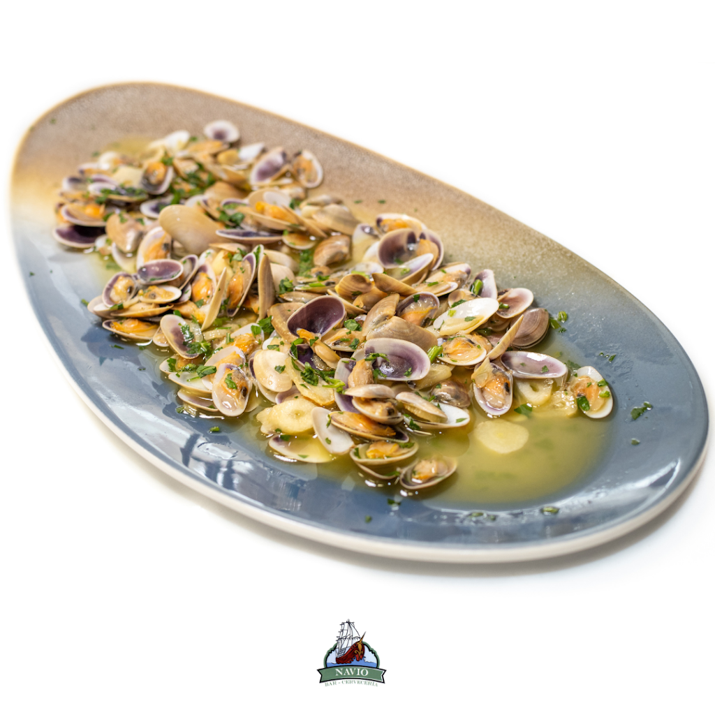 Bar Cerveceria Navio — Comida y bebida