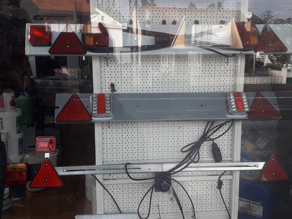Recambios y Neumaticos Tourino — Interior