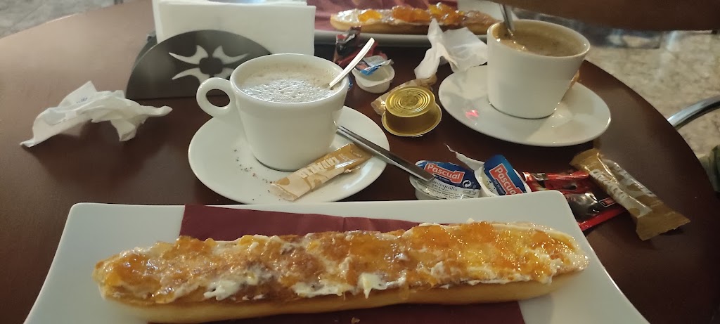 Avenida 54 — Comida y bebida