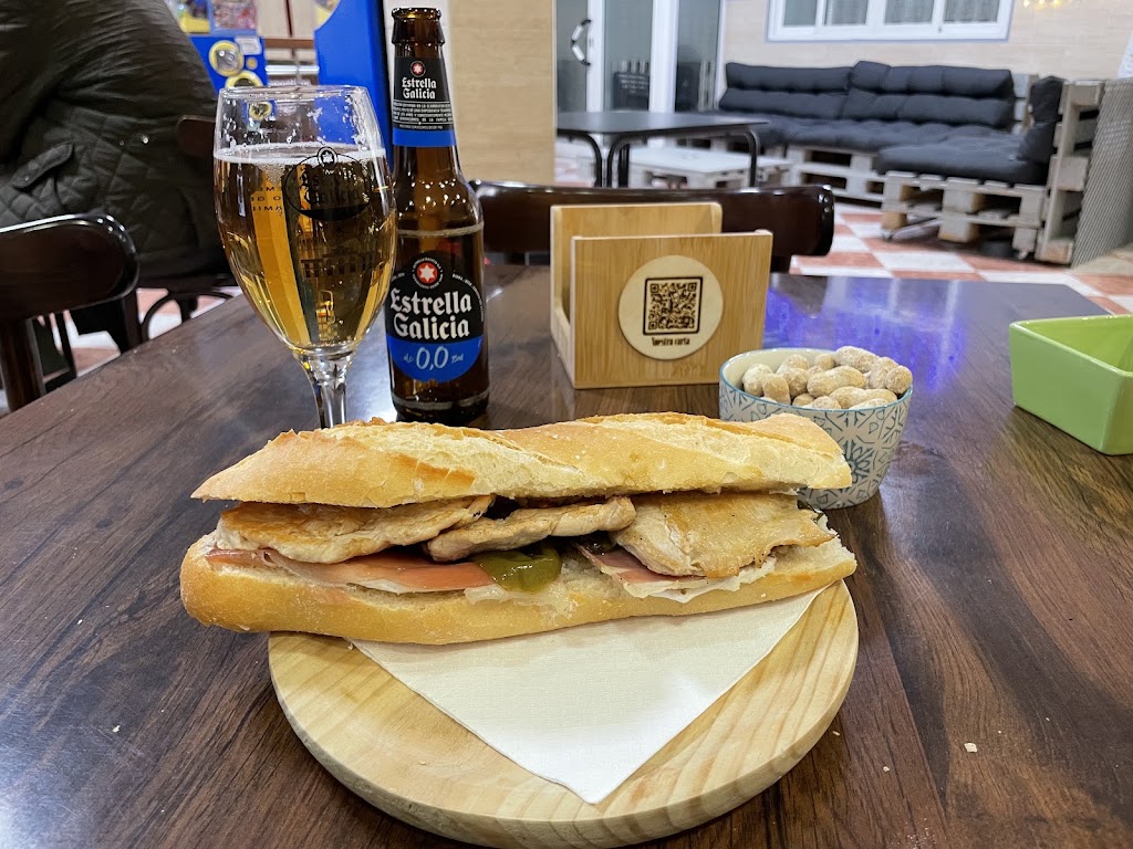 Cafeteria 25 de Abril — Comida y bebida