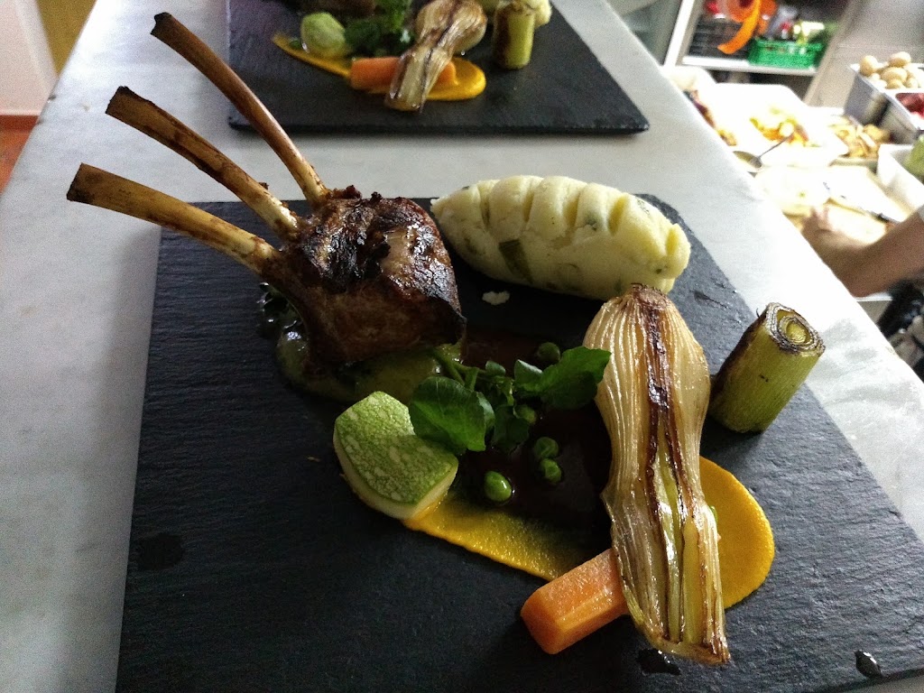 Crazy Horse Bar — Comida y bebida
